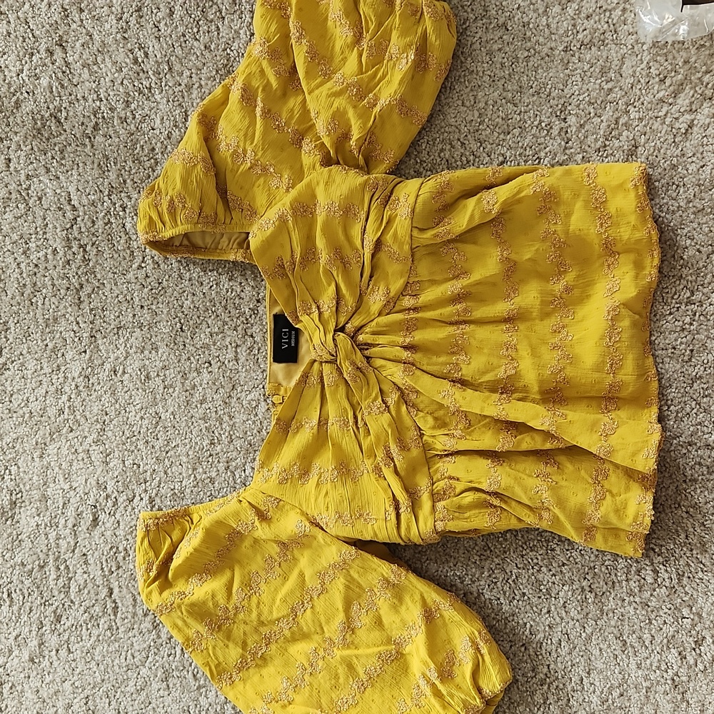 Vici Mustard puff sleeve top